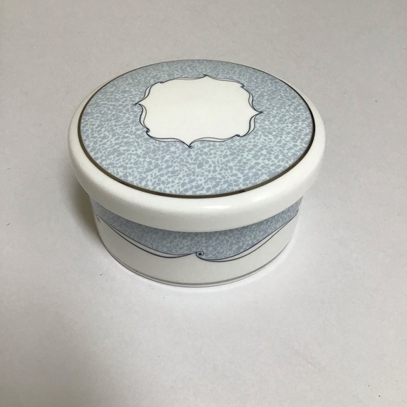 Wedgwood Porcelain Powder Box VENICE Trinket Jewelry Signed Vanity Boudoir Round - Picture 10 of 16